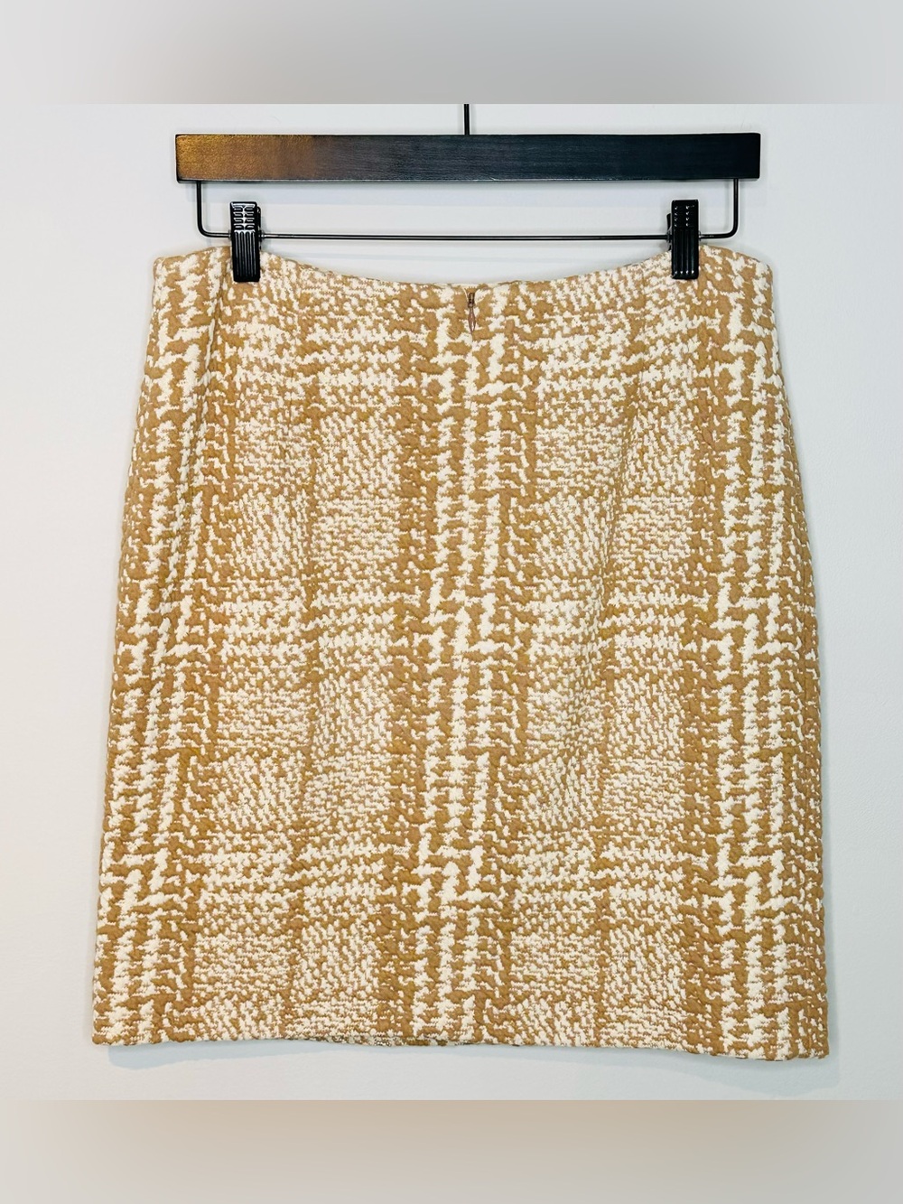 Akris Punto Houndstooth Tan Cream Knit Pencil Skirt - Picture 2 of 9